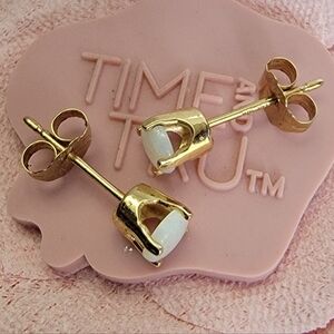 14K Solid Yellow Gold w/opal Stone Earrings Stud